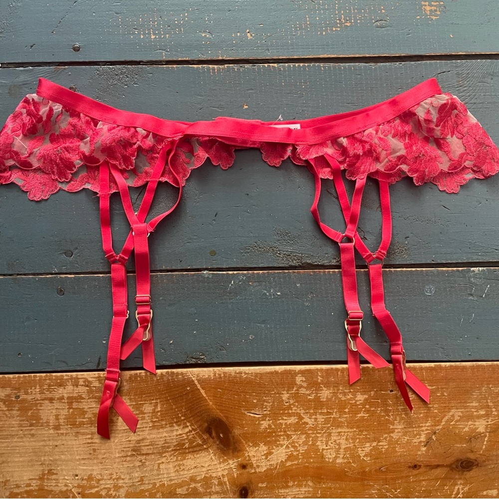 NWOT Torrid Garter